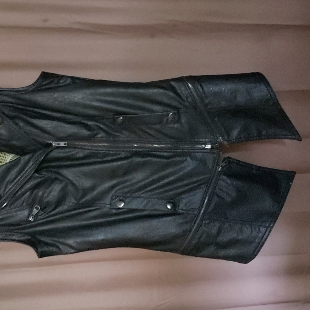 Vest - Picture 2 of 11